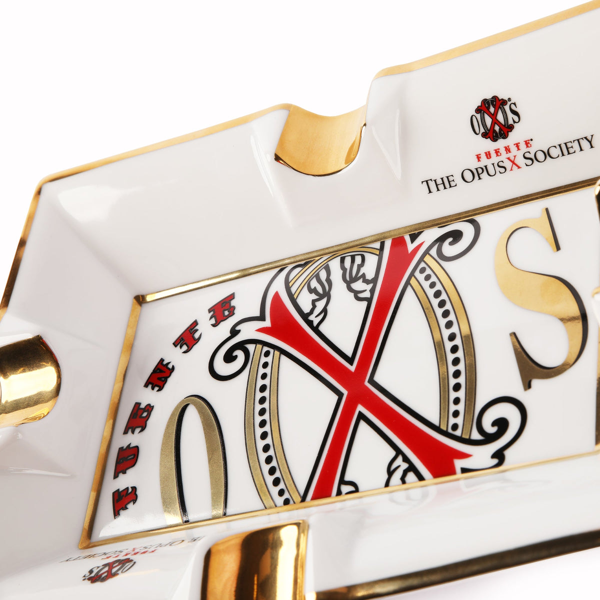 Close-up of the El Blanco ashtray's red X, OXS lettering and gold cigar rest