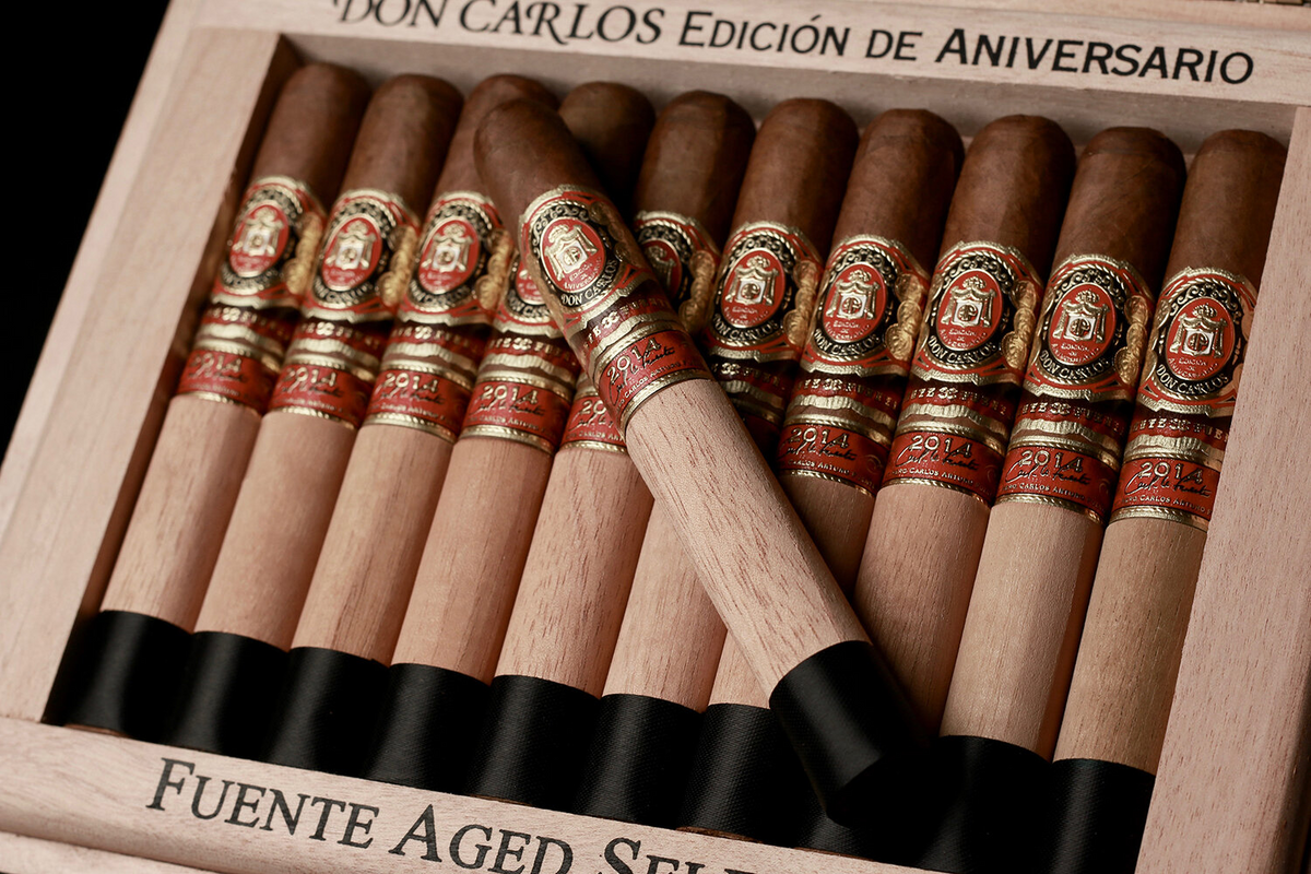 Arturo Fuente Don Carlos Edicion de Aniversario Toro cigar, view 2