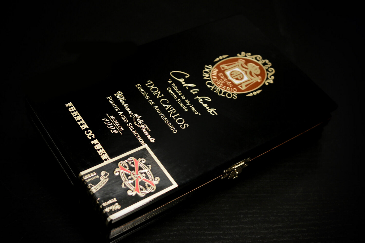 Arturo Fuente Don Carlos Edicion de Aniversario 5-Cigar Assortment cigar, view 2