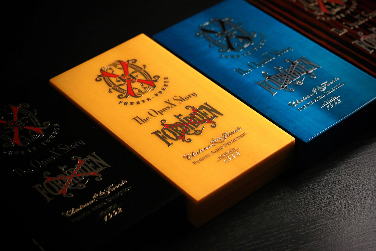 Arturo Fuente The OpusX Story Travel Humidor cigar, view 2