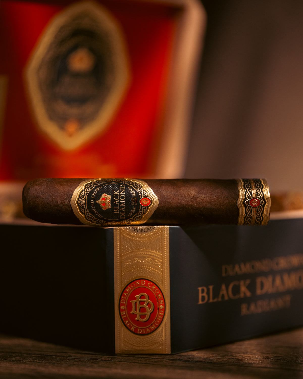 Diamond Crown Black Diamond cigar resting on its box